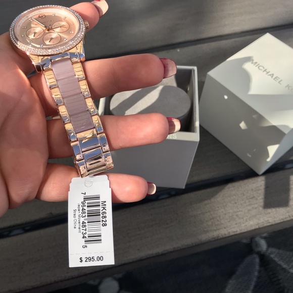 NWT Michael Kors rose gold watch - Picture 2 of 5